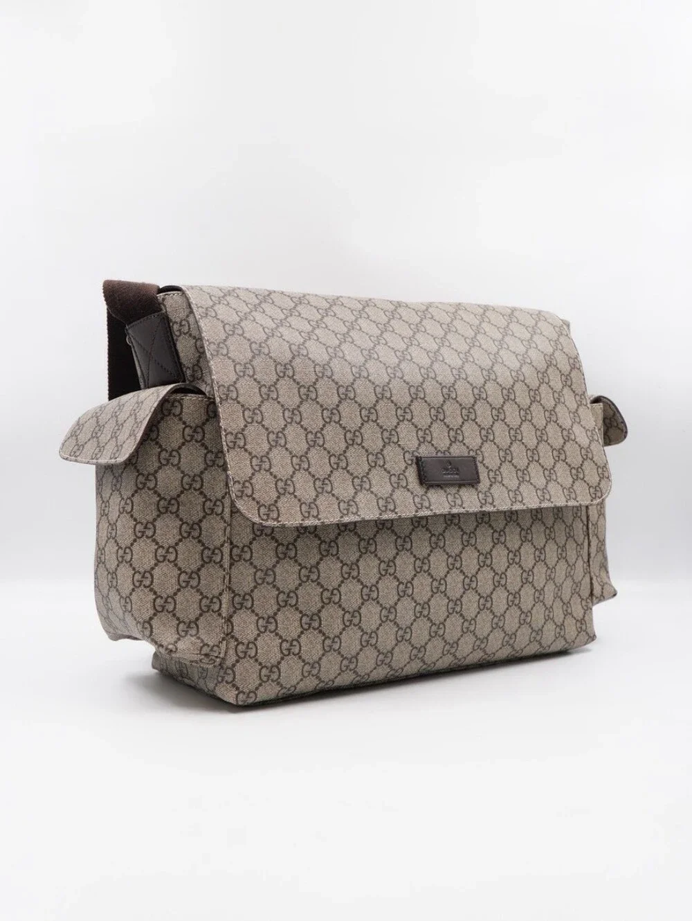 CO27 💟 Gucci GG Monogram Messenger Diaper